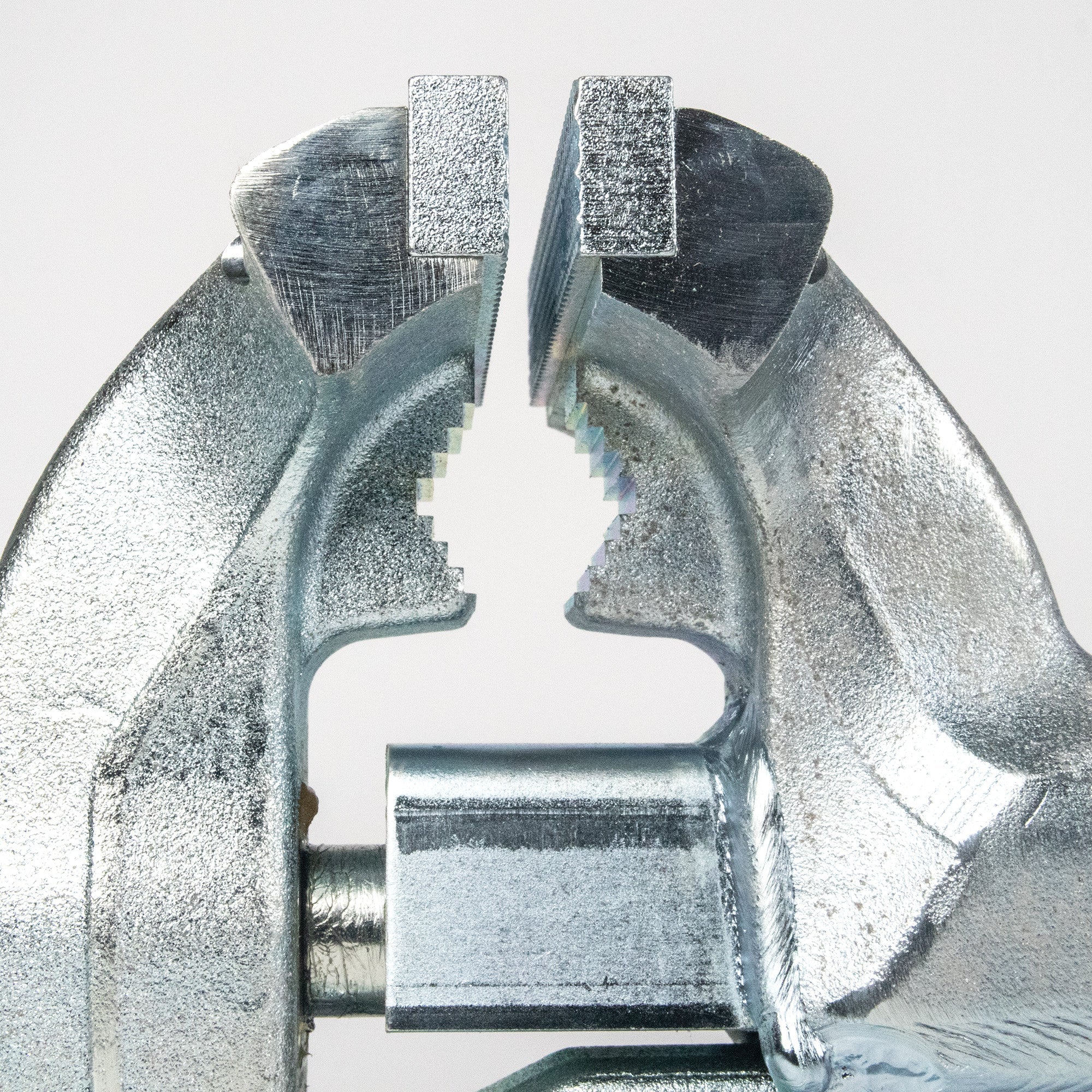 Heuer Bench Vise, Size 140, with Replaceable Jaws, Completely Galvanized - BH101143 - KC Tool
