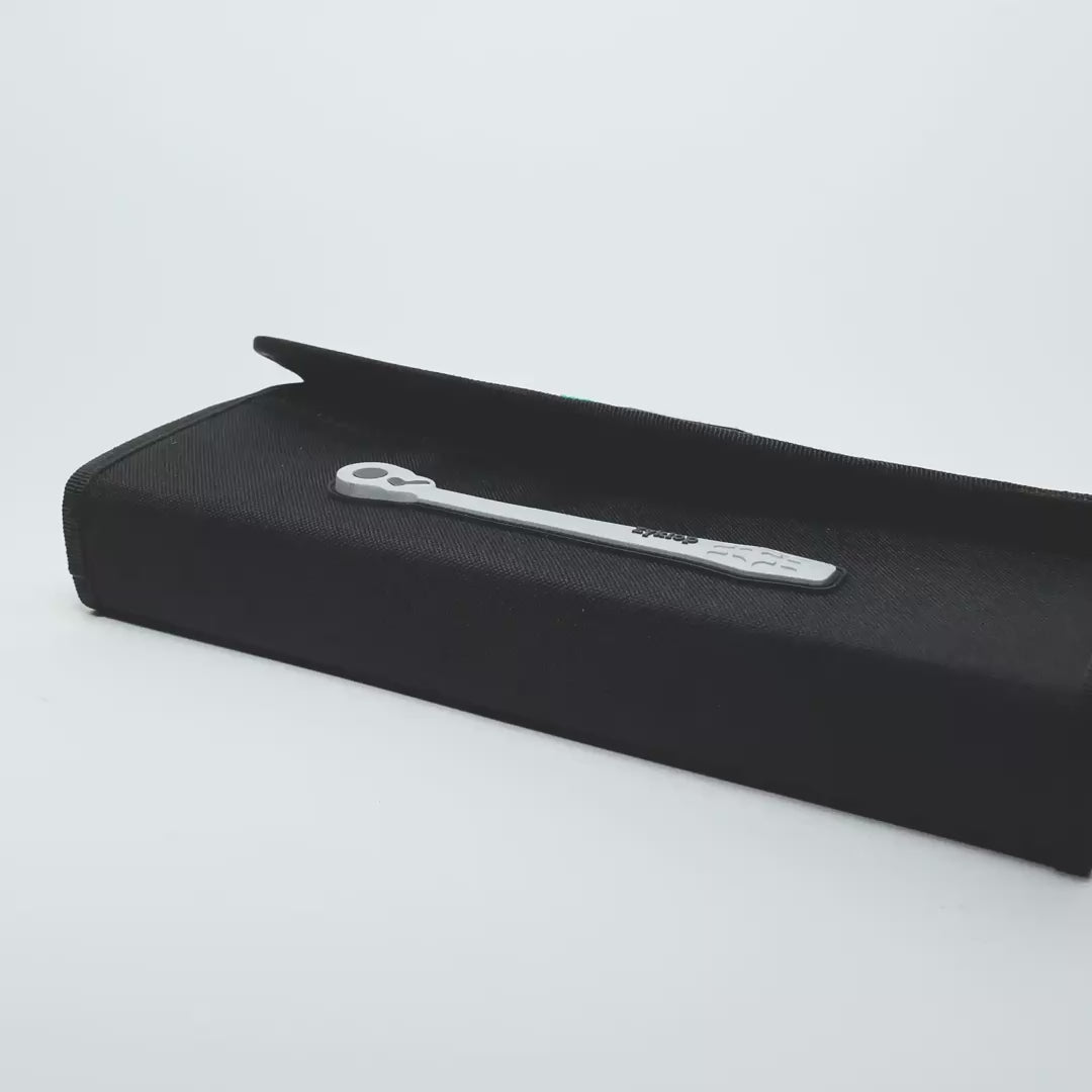 Load video: Wera 004078 Zyklop Metal Ratchet 1/2" Drive with Switch Lever Metric Set