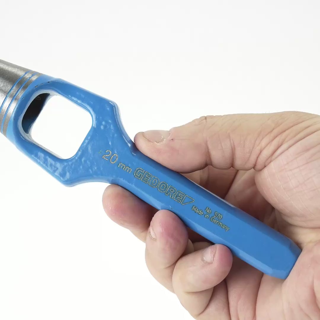 Load video: Gedore 570020 Arc punch 20 mm