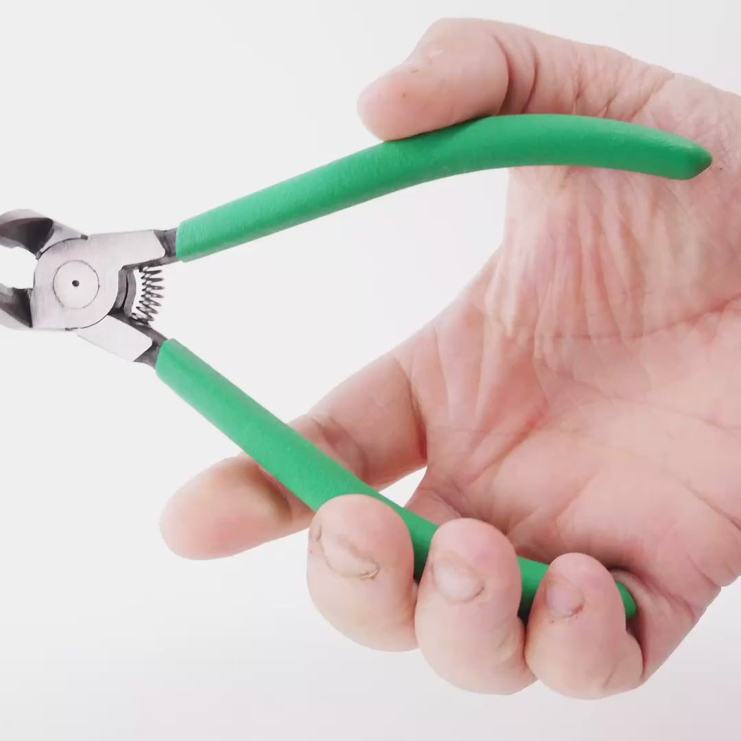 Load video: Stahlwille 6677 Side cutter for plastic, 160 mm, Dip-coated