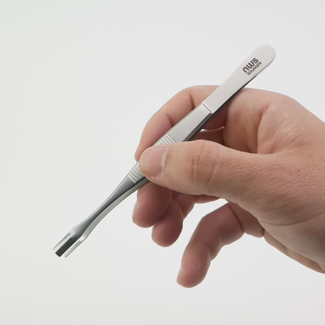 Load video: NWS Positioning Tweezer with Curved Tips, 5.7"