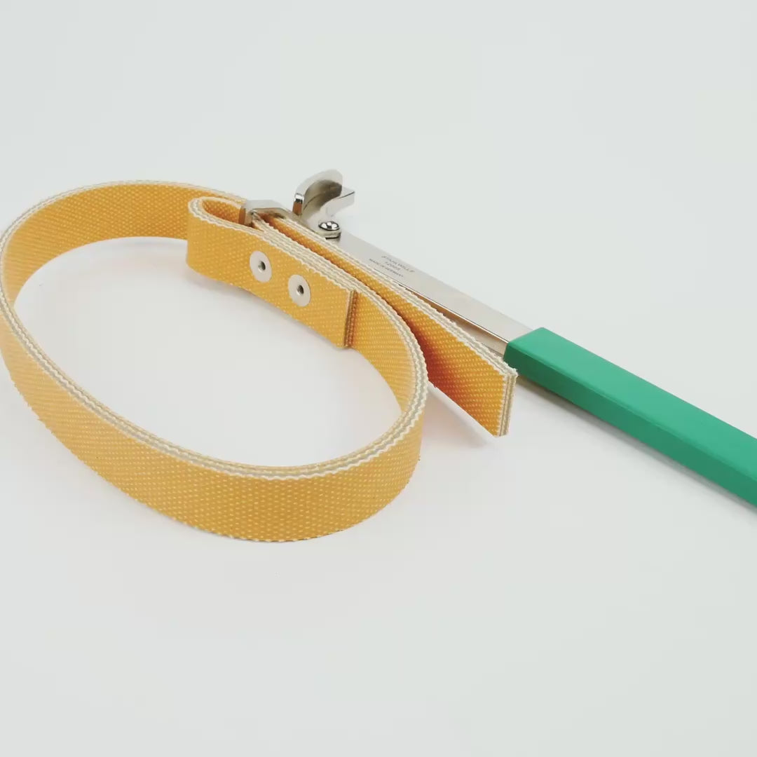 Load video: Stahlwille 12005 Strap Wrench, 236 mm