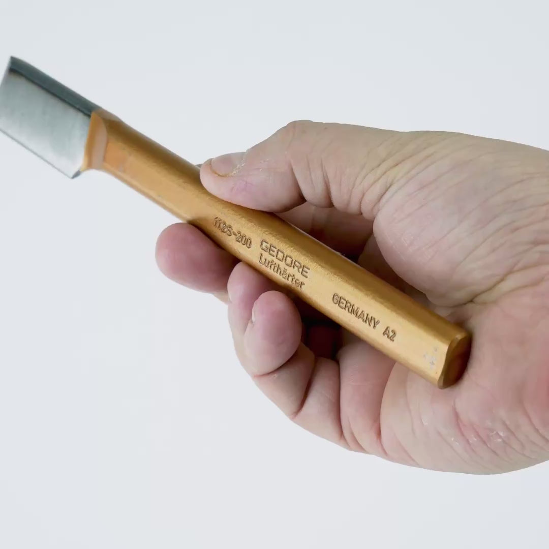 Load video: Gedore 112 S Electricians' splitting chisel