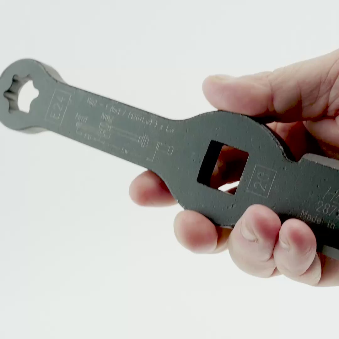 Load video: Hazet 2872-E24 External Torx Slogging Wrench with 2 Striking Faces, Size E24