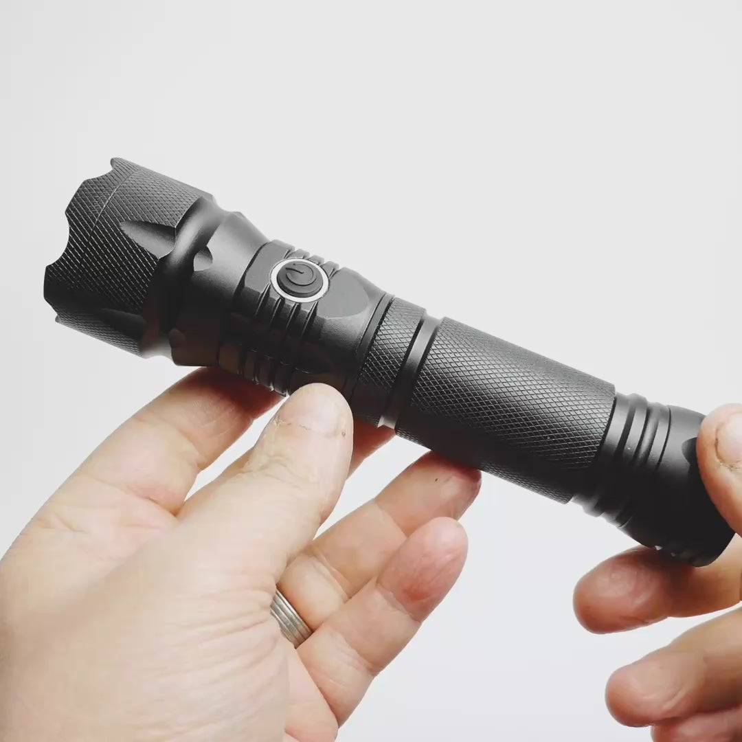 Load video: Heyco Telescopic 3W LED Flashlight