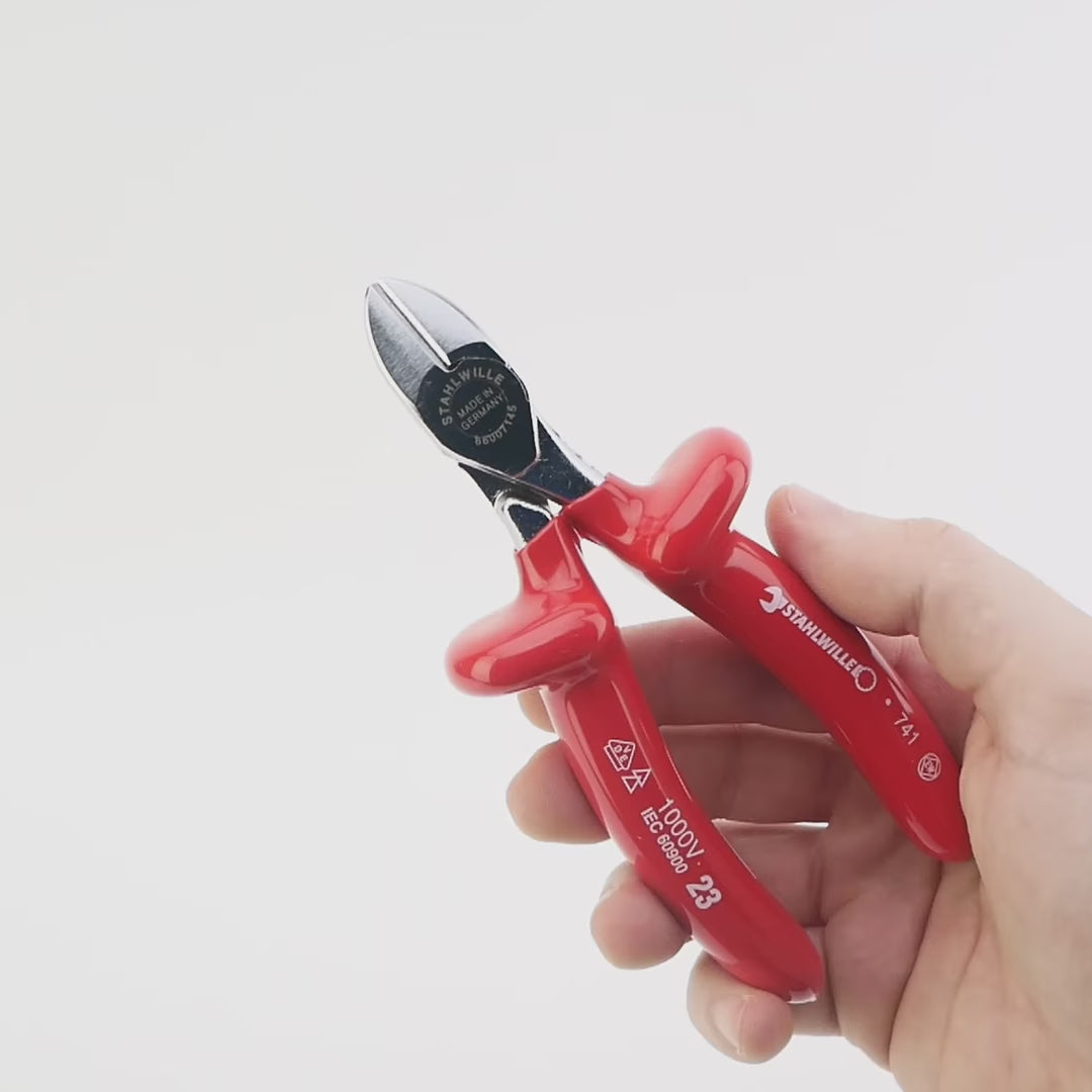 Load video: Stahlwille 6600 VDE side cutters, 140 mm - Dip-coated