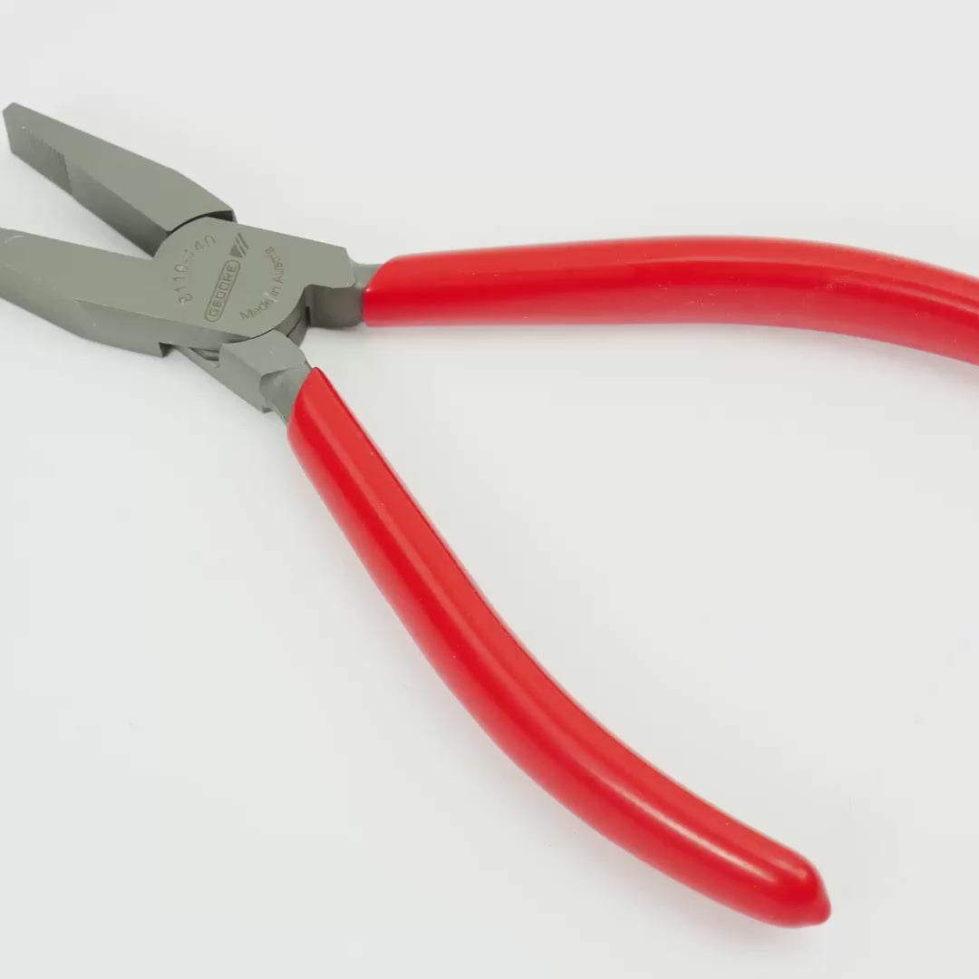 Load video: Gedore 8110-140 TL Flat nose pliers 140 mm