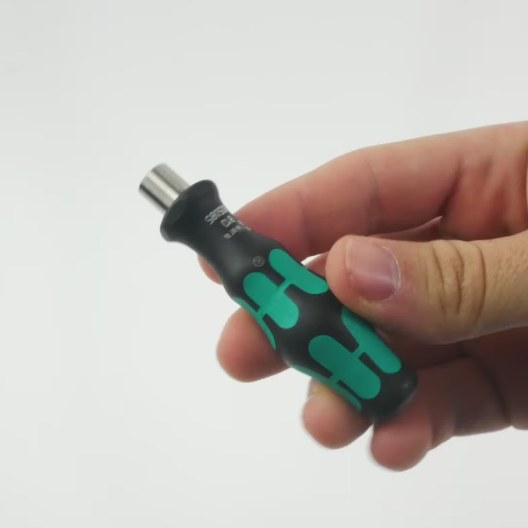 Load video: Wera 051274 1/4" Bitholding Screwdriver