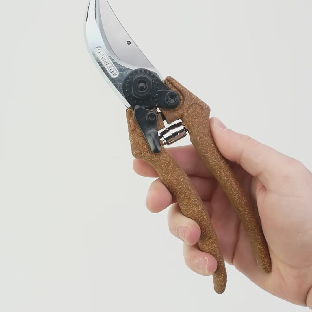 Load video: Berger Hand Pruners, Classic Heavy-Duty Design with Cork Grips, 11"