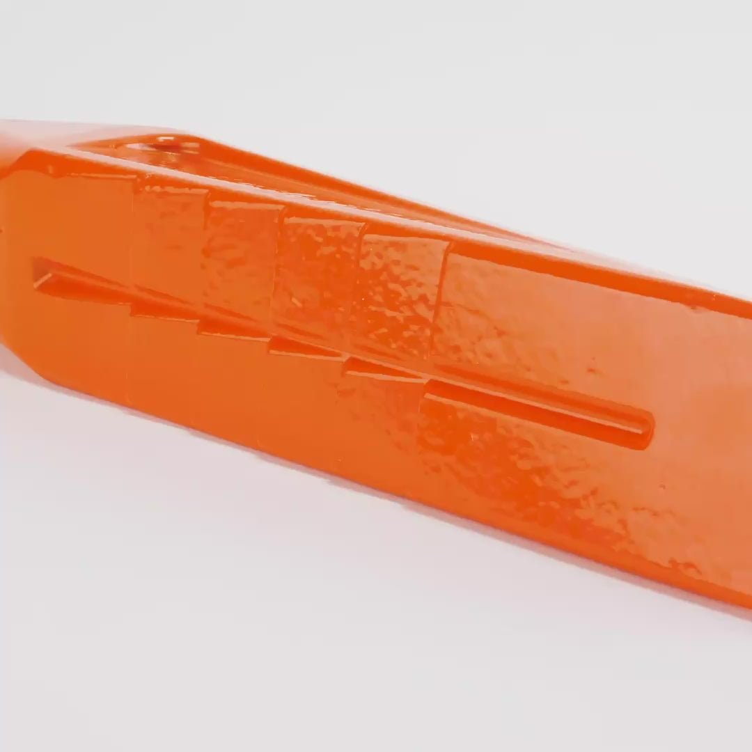 Load video: Halder "Twisted" Design Steel Splitting Wedge, 1.97" / 109.35 oz.