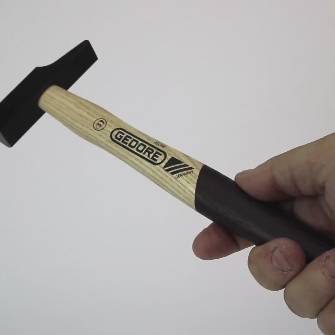 Load video: Gedore 65 E-20 Joiners' hammer 20 mm