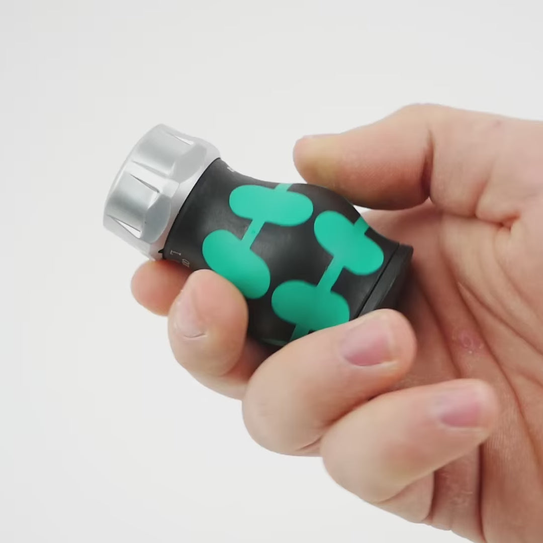Load video: Wera 008885 Kraftform Kompakt RA 3 Ratcheting Stubby Screwdriver with Bit Storage, 6 Pieces