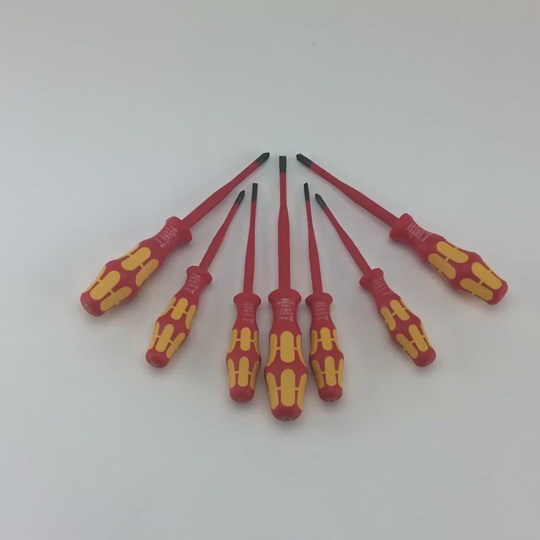 Load video: Wera 135961 Kraftform Plus VDE Screwdriver Set - Slim Blade and Handle