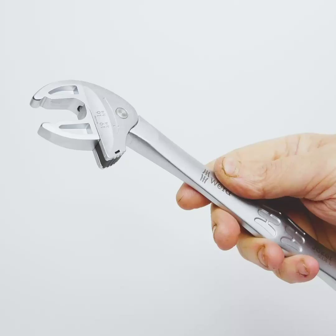Load video: Wera 020101 Joker 6004 Self-setting Wrench, Large