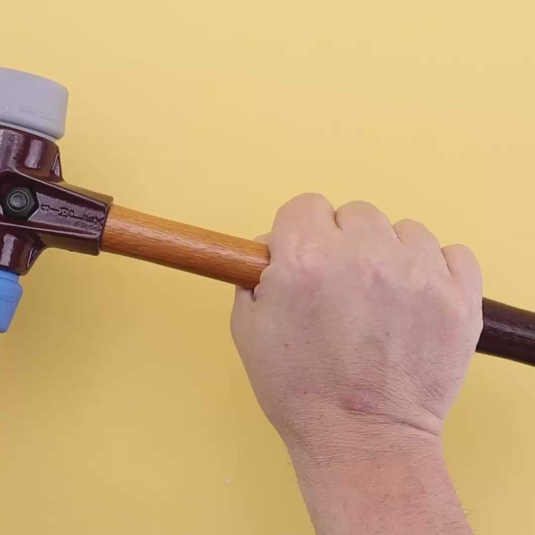 Load video: Halder Simplex Mallet with Soft Blue Rubber/Grey Rubber Inserts and Cast Iron Housing, 1.57" / 21.87 oz.
