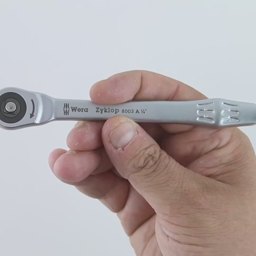 Load video: Wera 004003 Zyklop Ratchet 1/4" Drive w/ Push-Through Square