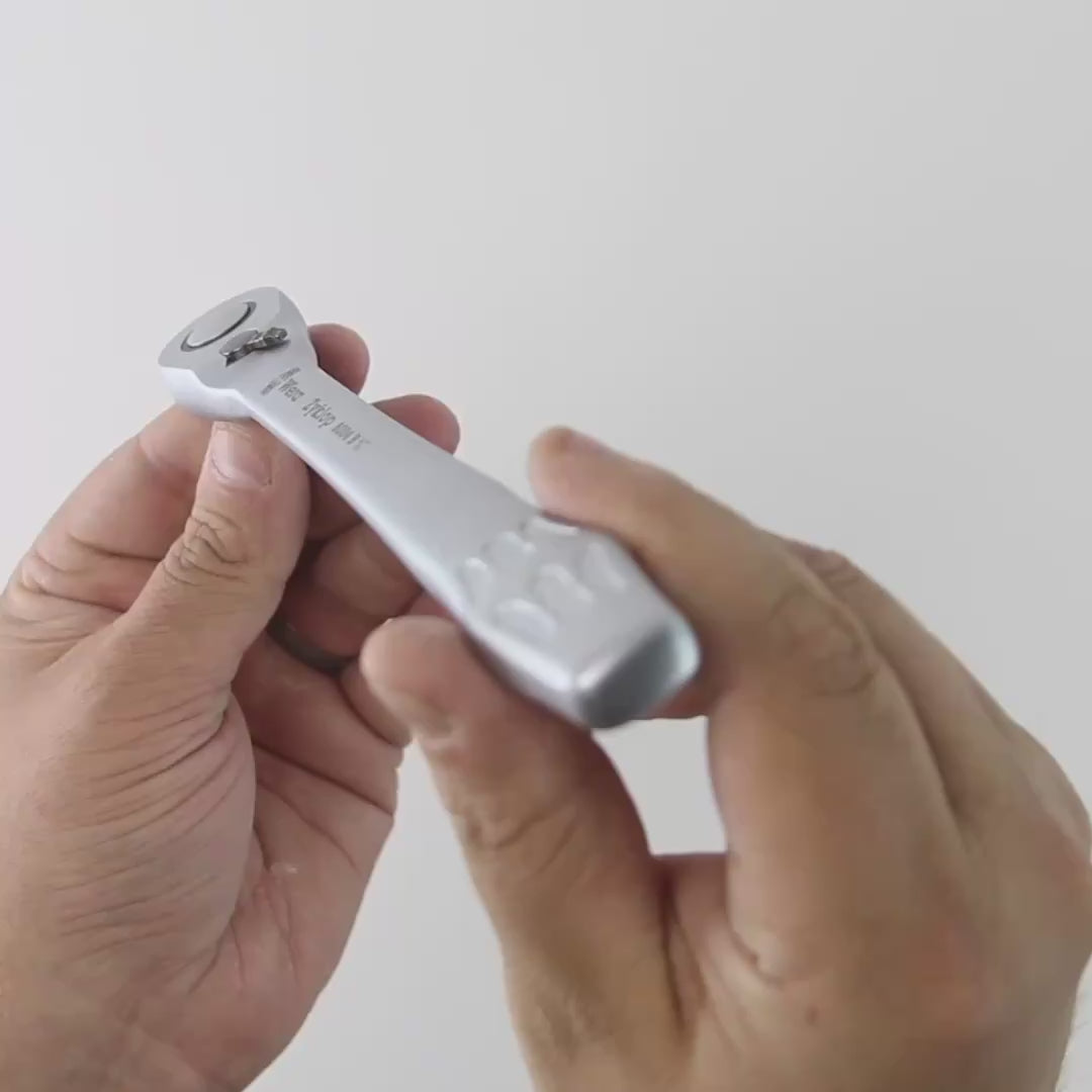 Load video: Wera 004034 Zyklop Ratchet 3/8" Drive w/ Switch Lever